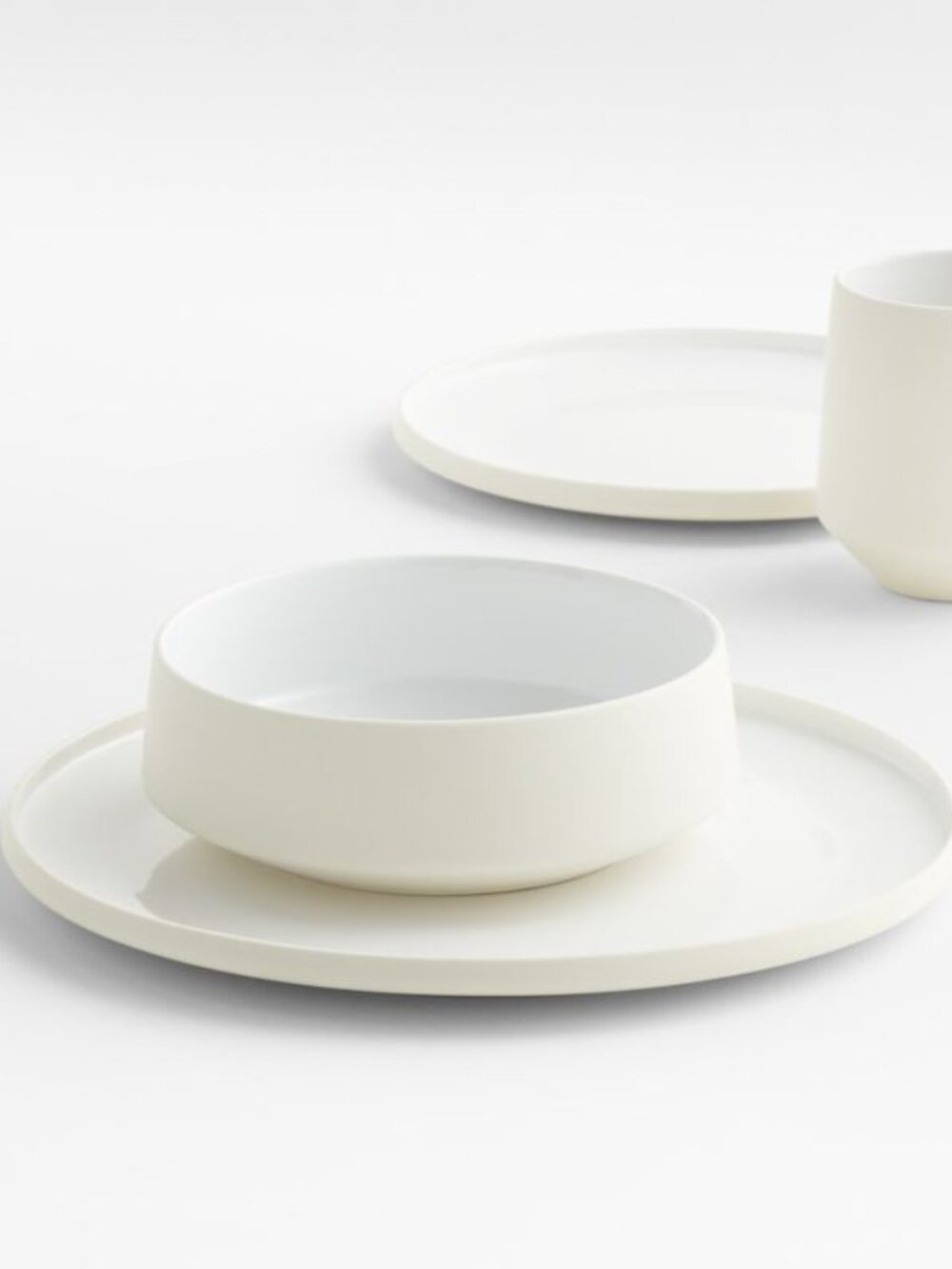 Crate & Barrel Tour White Porcelain Dinnerware Set – 24 Pieces